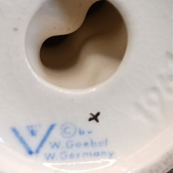 Vintage Hummel Goebel Figurine "Little Girl With Doll 3 1/2" tall Collectible - Picture 3 of 9